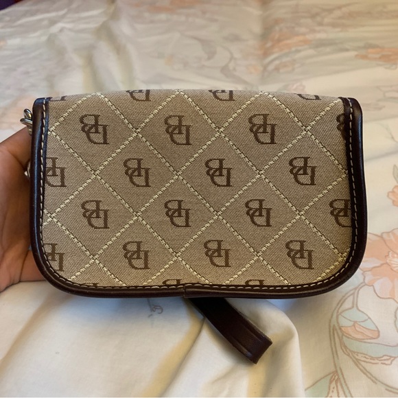DOONEY & BOURKE Signature Print Brown/ Beige Canvas Wristlet - Picture 3 of 9